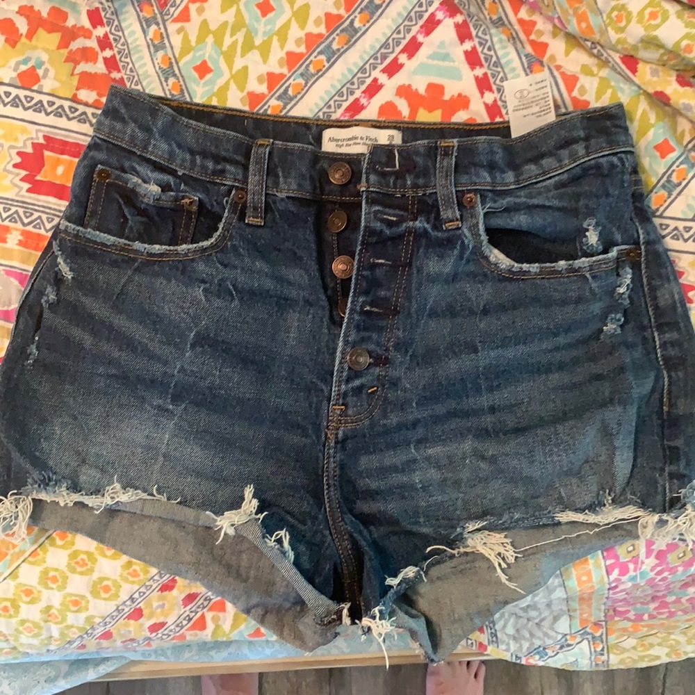 A&F curve love, high rise mom shorts